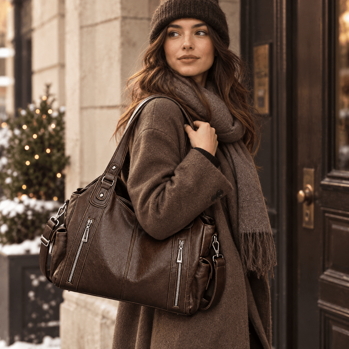 Sac à main Nara porté, cuir vegan au fini vieilli – Divona