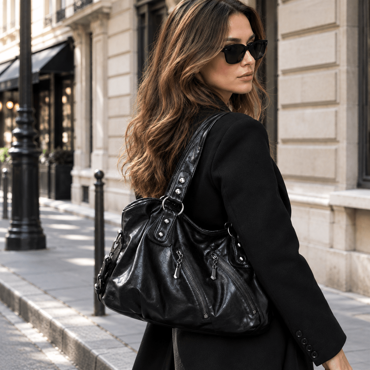 Sac Eden en cuir vegan avec rivets métalliques – Divona